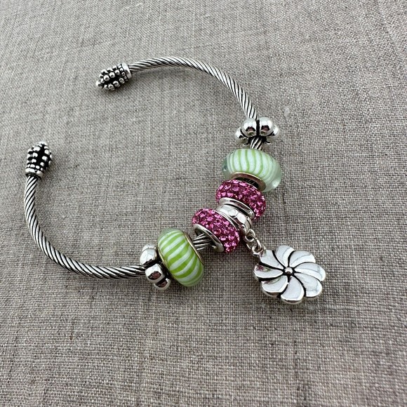 Silver Tone Cuff Bracelet Rhinestones Glass Beads Flower Charm Torque Bangle - Picture 5 of 9